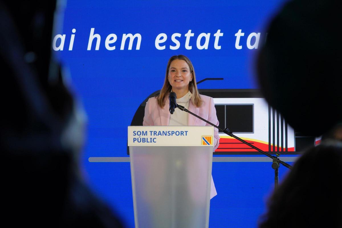 La presidenta del Govern, Marga Prohens, durante la presentación del nuevo tren esta mañana