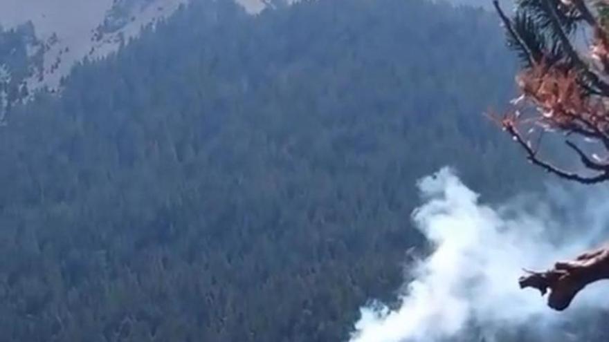 El incendio en el lateral del ibón de Plan, en Huesca