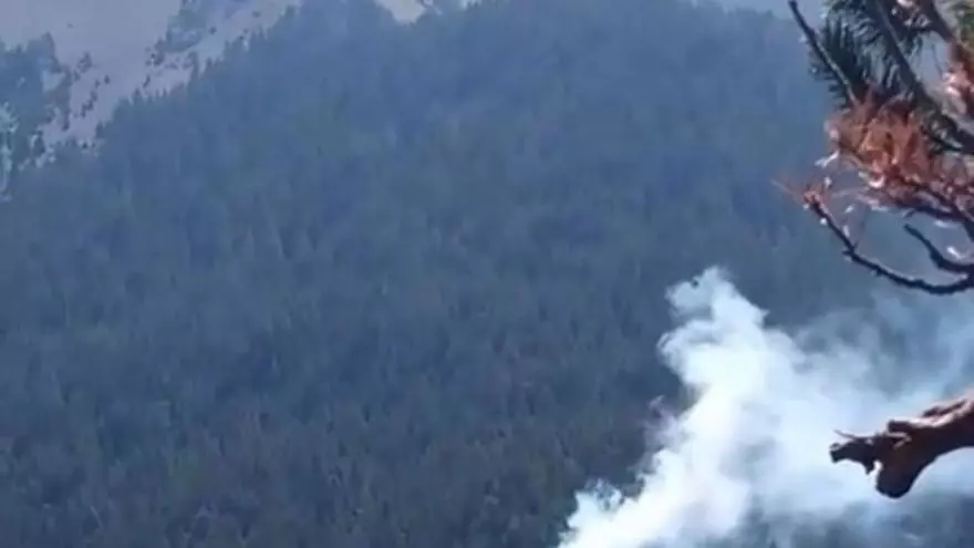 El incendio en el lateral del ibón de Plan, en Huesca