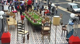 Barcelona mezcla nacimiento y comida de Navidad en su pesebre de la plaza Sant Jaume