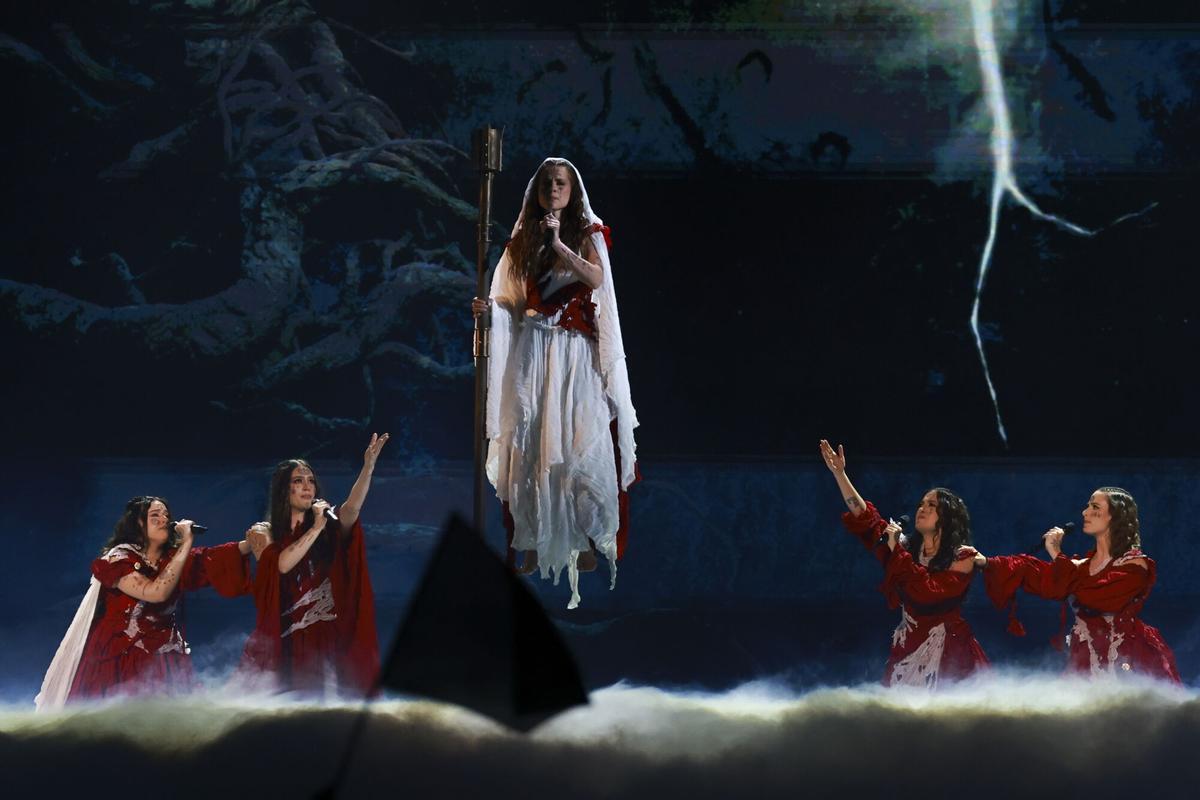 VIENNA (Austria), 12/05/2026.- Lelek of Croatia performs during the first semi-final of the 70th Eurovision Song Contest (ESC) in Vienna, Austria, 12 May 2026. The second semi-final of the ESC 2026 is scheduled for 14 May. The grand final will take place on 16 May. (Croacia, Viena) EFE/EPA/HANNIBAL HANSCHKE