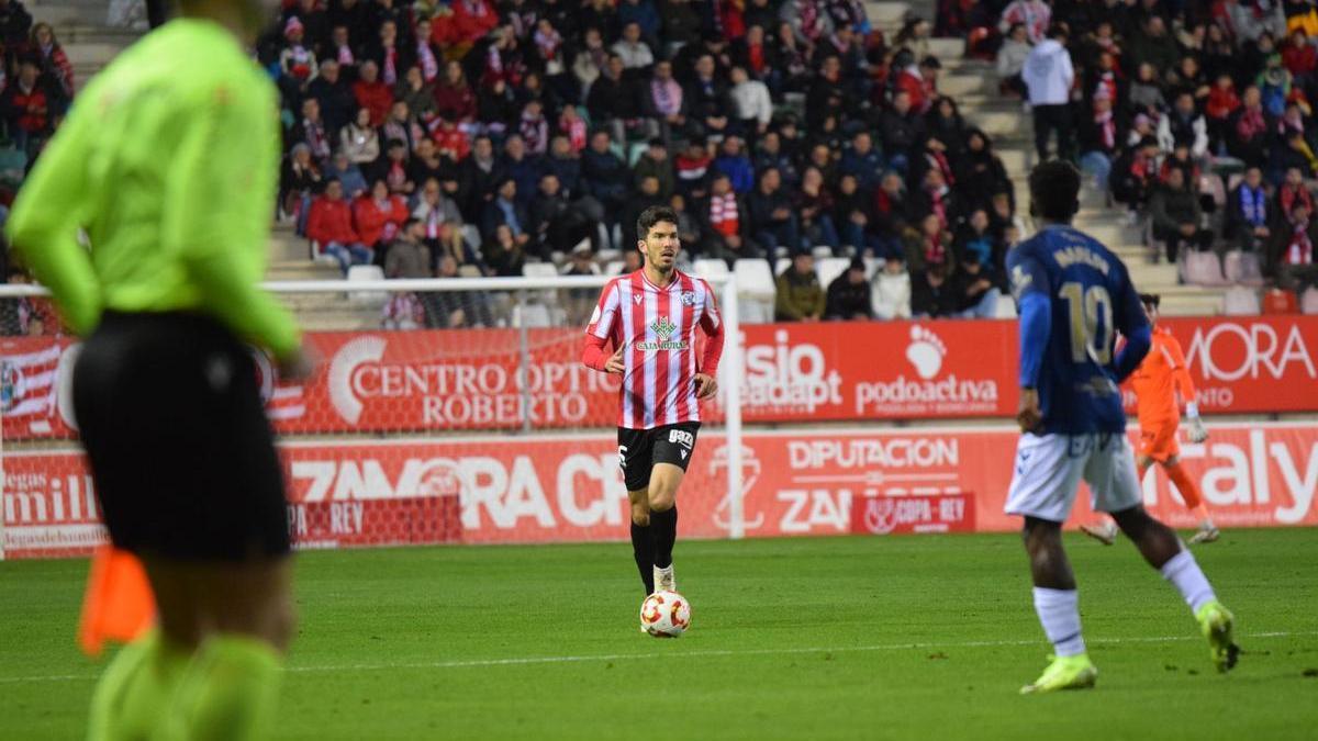 Carlos Gutiérrez, en un partido con el Zamora durante la pasada temporada en Primera Federación.