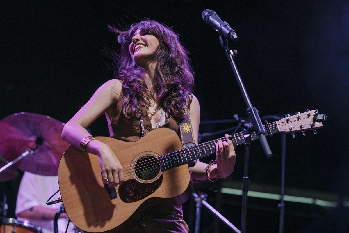Lina con su guitarra en Mad Cool Festival