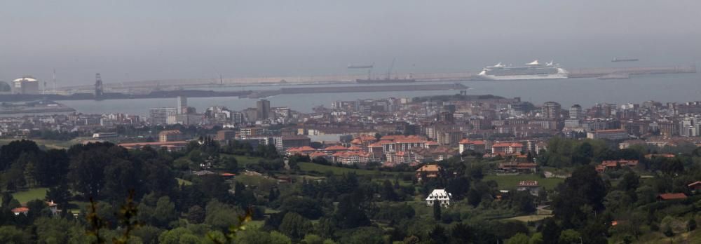 Desembarco de cruceristas extranjeros en Gijón