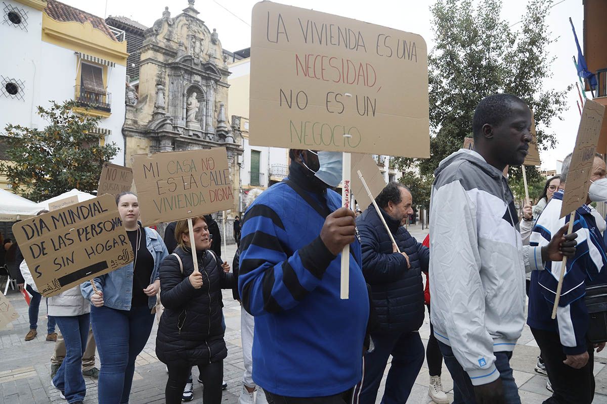 Las personas sin techo piden su derecho a tener un hogar