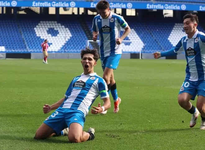 Un Fabril colosal tumba al Pontevedra (3-0)