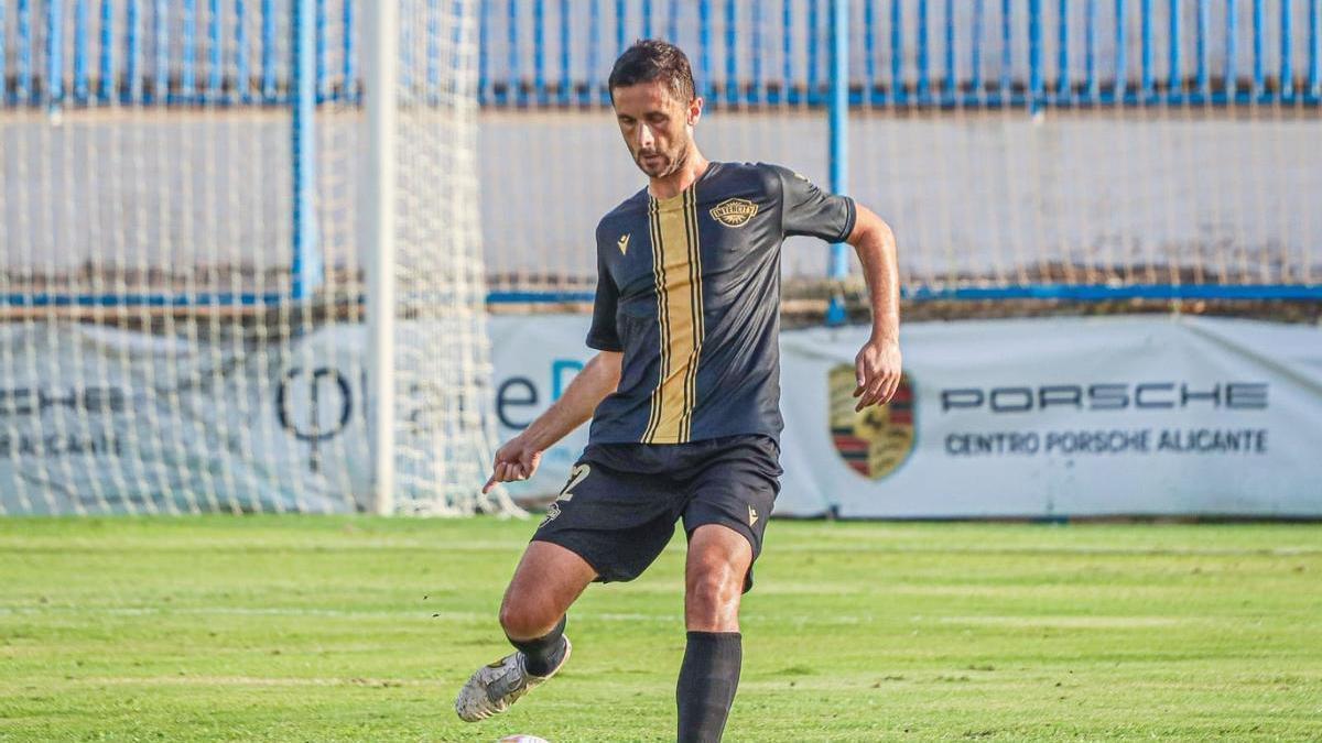 Ivan Kecojevic, durante un partido del Intercity en el Antonio Solana.