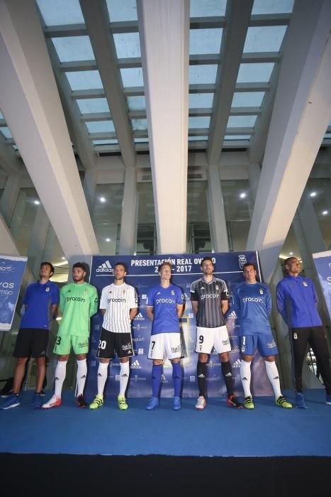 Presentación de la nueva equipación del Real Oviedo