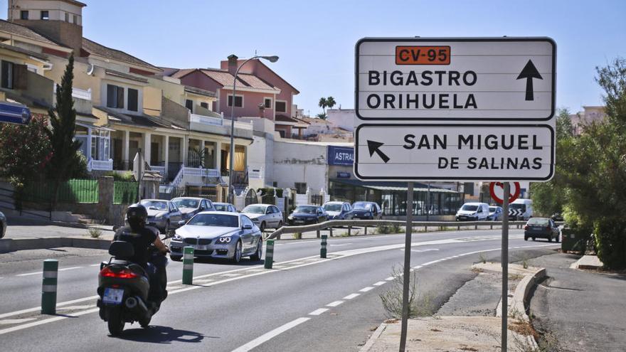 Una imagen del acceso a San Miguel de Salinas