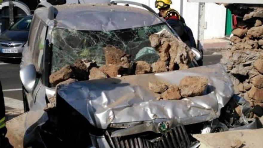 Un conductor extranjero, herido grave tras el vuelco de un coche en el municipio de Tías