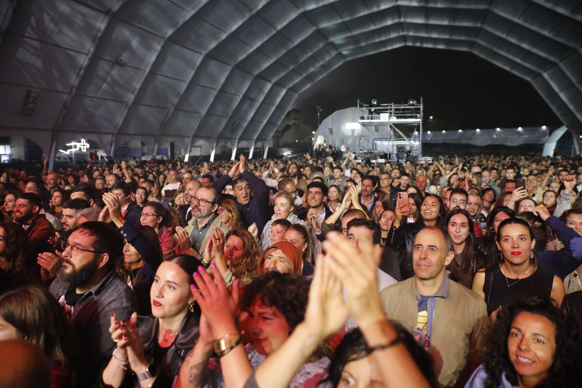 EN IMÁGENES: Concierto de Izal por las fiestas de San Mateo en Oviedo