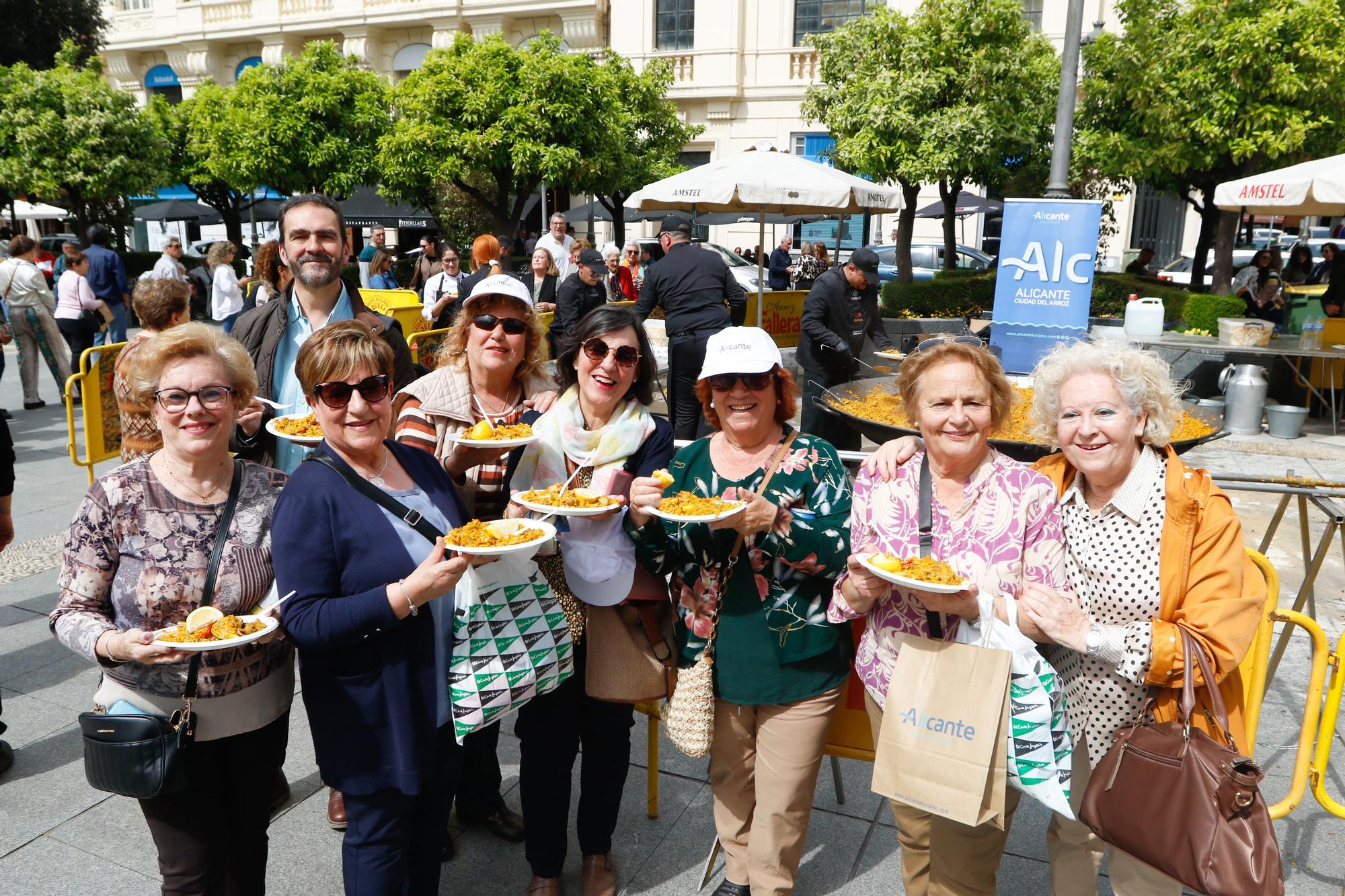 Alicante promociona su imagen en Córdoba con un arroz gigante