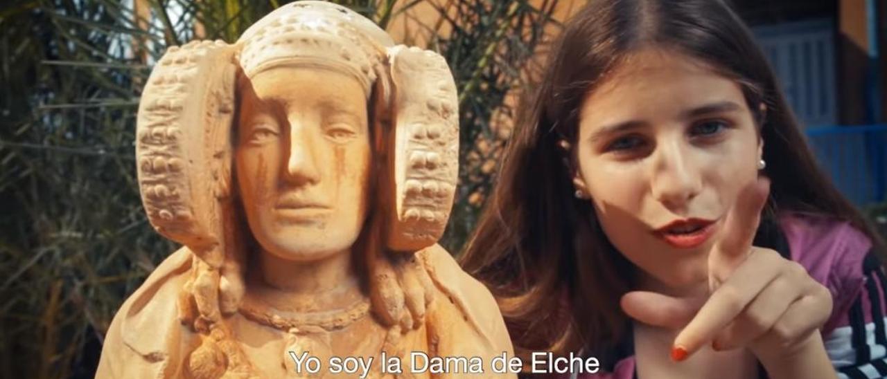 Un frame del videoclip protagonizado por los alumnos del IES Montserrat Roig.