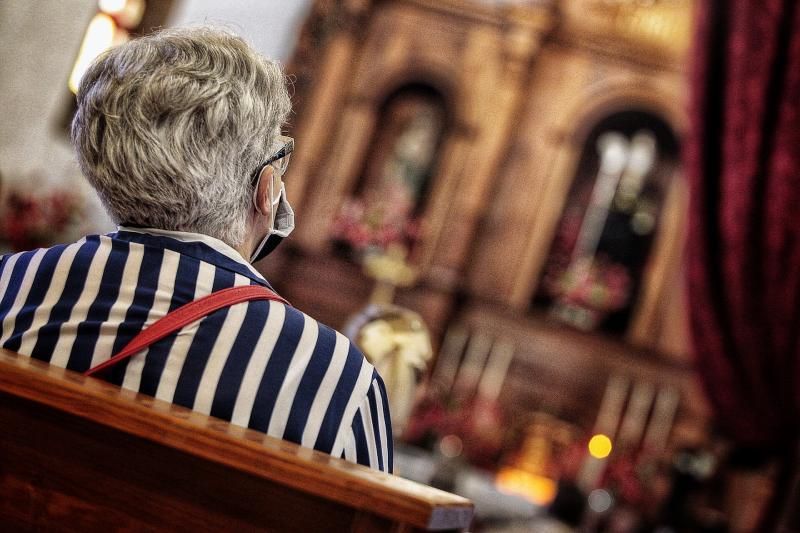 Ofrenda floral en honor a San Benito en el día que se hubiera celebrado la romería. Los balcones estarán engalanados. 12/07/20  | 12/07/2020 | Fotógrafo: María Pisaca Gámez