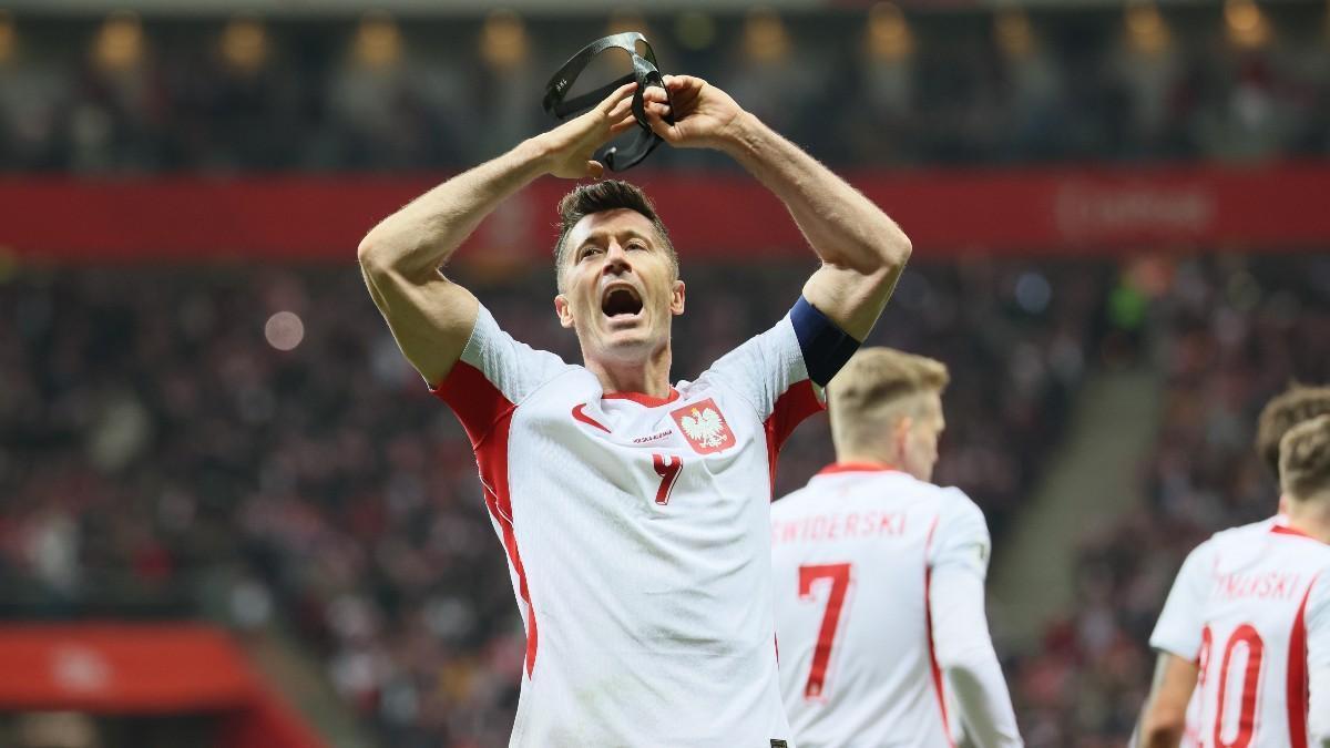 Lewandowski marca un gol trascendental con Polonia