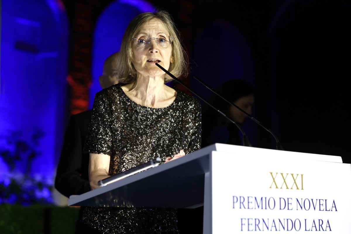 SEVILLA, 07/05/2026.- La escritora barcelonesa Marta Platel ha ganado la XXXI edición del premio Fernando Lara de novela, dotado con 120.000 euros, con 'El baile de las criadas', una historia de traiciones, pasiones prohibidas e identidades ocultas, este jueves en Sevilla. EFE/José Manuel Vidal
