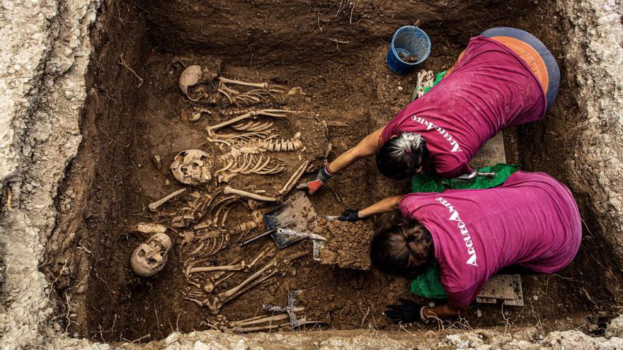 Excavaciones en 18 fosas comunes  de  víctimas de la represión franquista en el Cementerio de Alicante