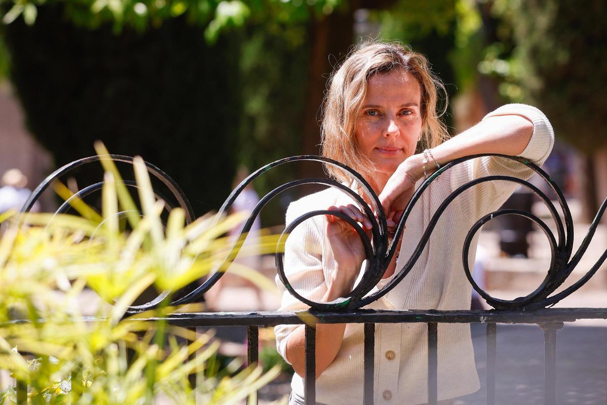 La artista floral mexicana Gabriela Salazar.