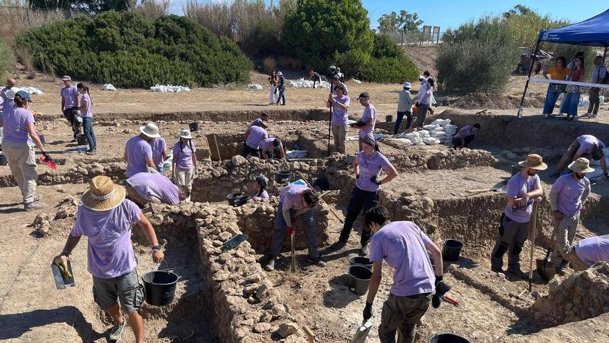 Arqueólogos de Málaga y del mundo ultiman las excavaciones fenicias en el Cerro del Villar