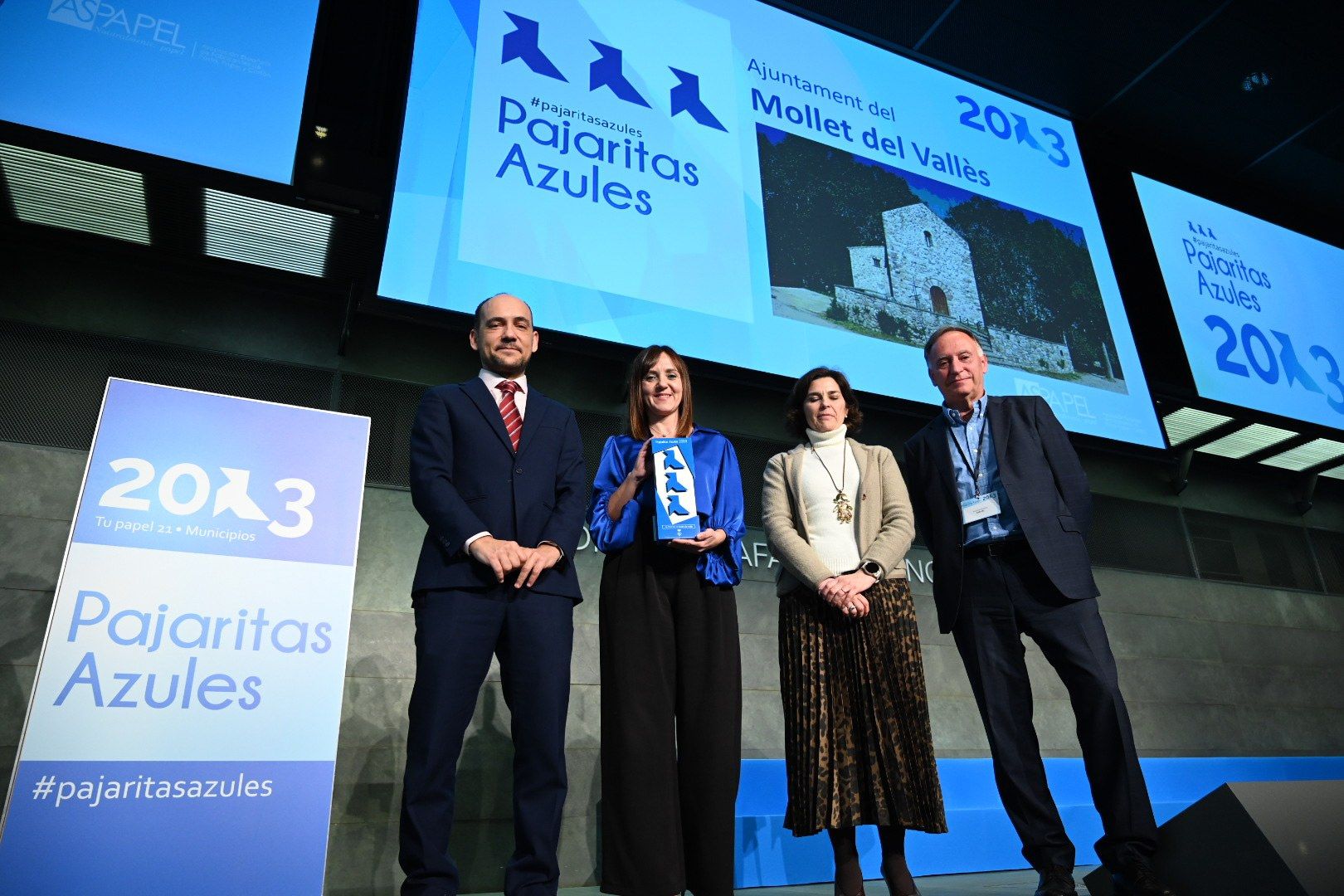 La alcaldesa de Mollet, Mireia Dionisio Calé, con el distintivo