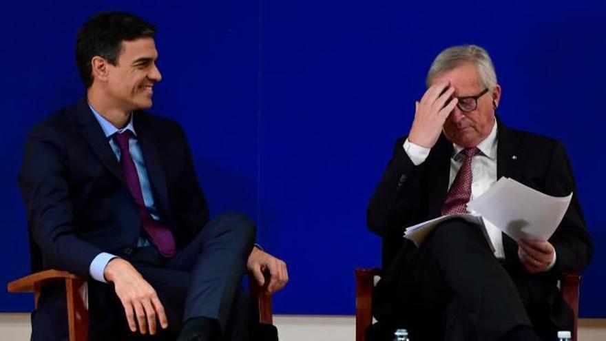 Juncker respalda a Sánchez, pero avisa del límite de los recursos para inmigración