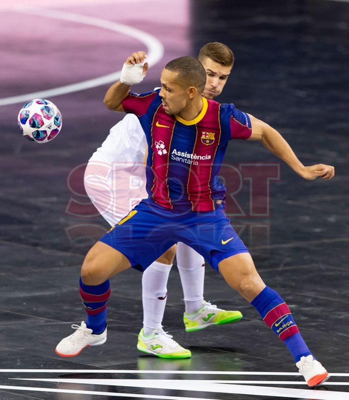 El FC Barcelona recupera el cetro europeo al imponerse a ElPozo por 2-1 en la final de la UEFA Futsal Champions League disputada a puerta cerrada en el Palau Blaugrana.