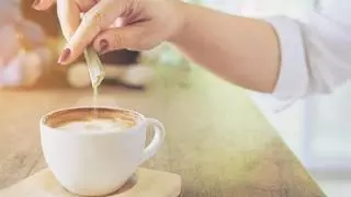 ¿Café con o sin azúcar? La enorme diferencia que supone para el organismo tomarlo de una forma u otra