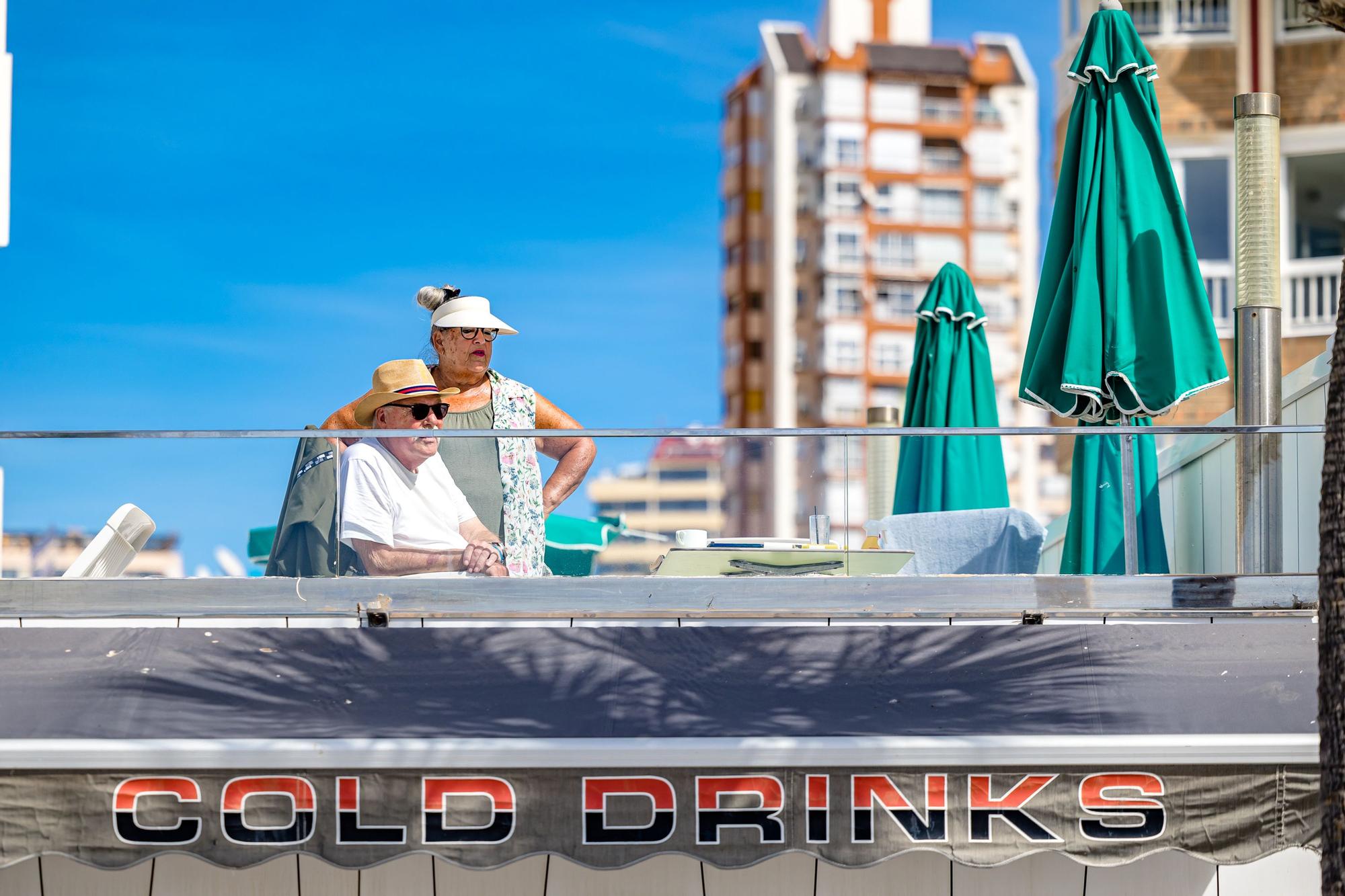 Ambiente turístico y altas temperaturas en Benidorm