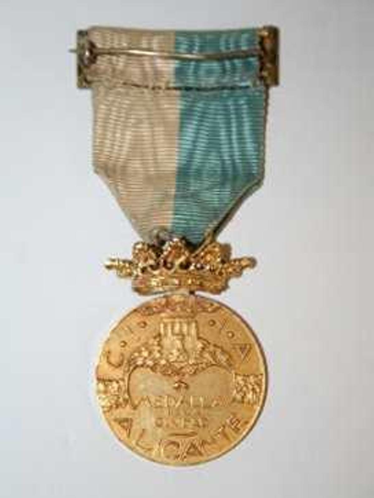 Vendida la medalla de Suárez-Llanos