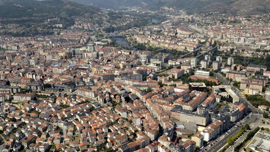 Vista desde helicóptero de la ciudad de Ourense.