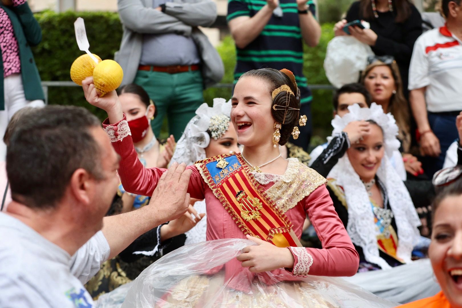 Carmen y Nerea descubren la "tronaera" y el Bando más divertido en Murcia