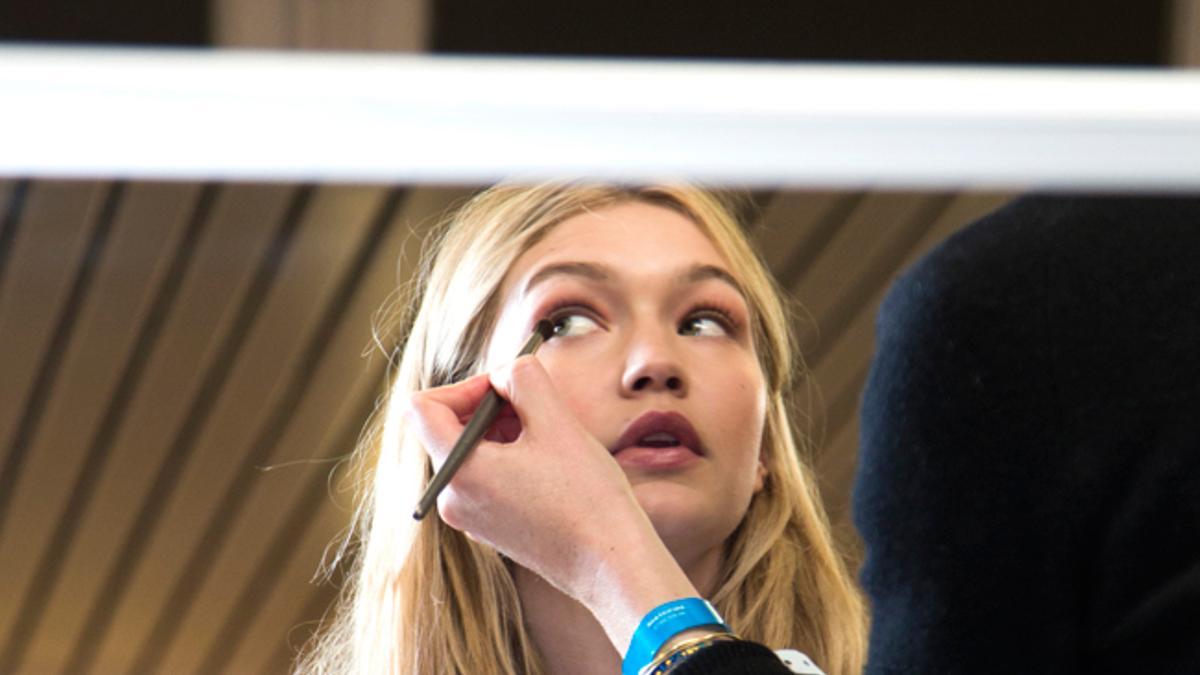 Gigi Hadid, preparándose para el desfile