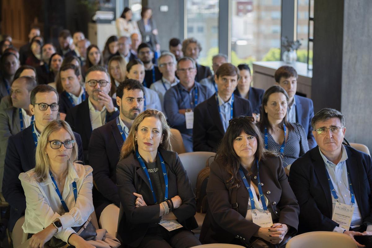 Los representantes de los patrocinadores y empresas, en una charla en el coliseo amarillo sobre el Club d'Empreses del Villarreal.