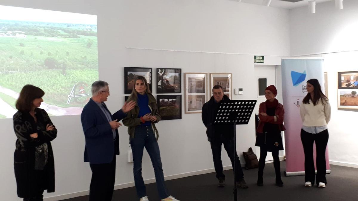 Presentació de l'exposició del projecte de pràctiques de grau a Gàmbia