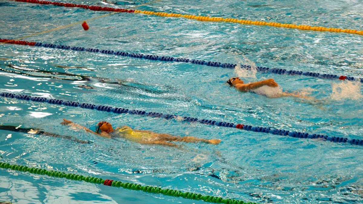 Las nadadoras en la piscina de Son Hugo