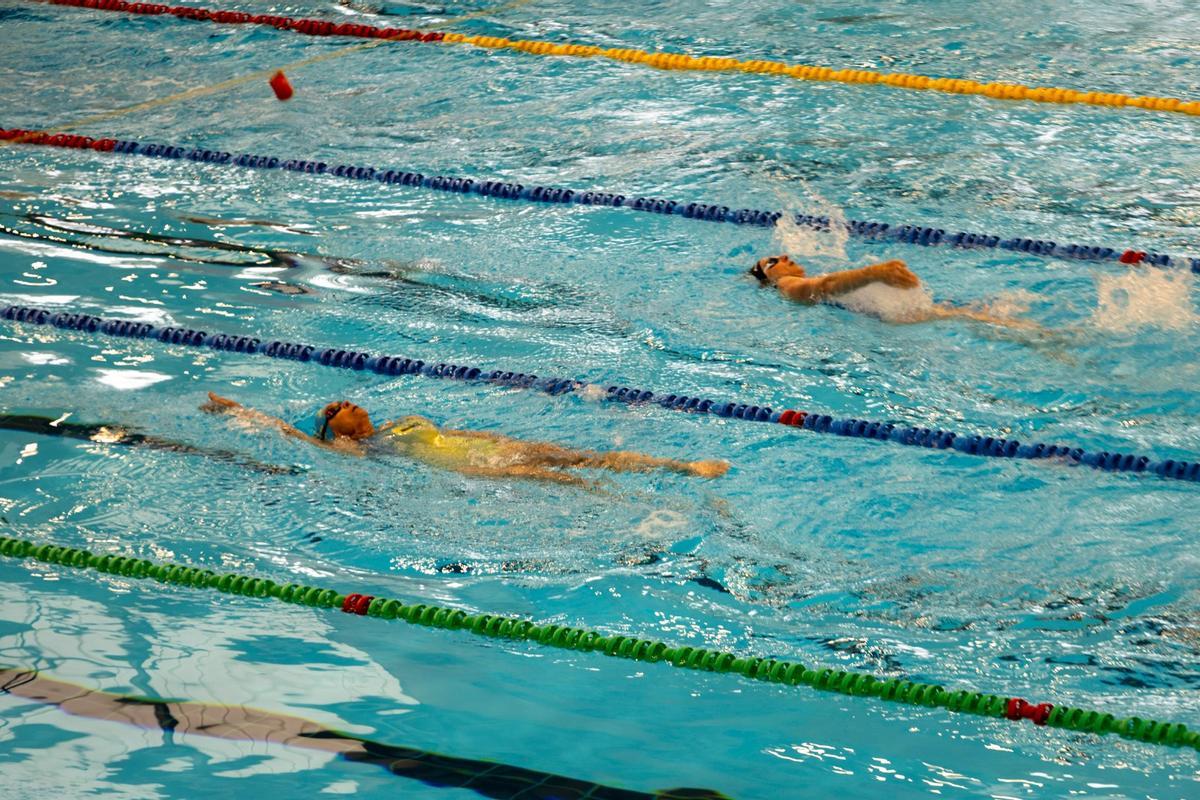 Las nadadoras en la piscina de Son Hugo en una de las pruebas del MOM