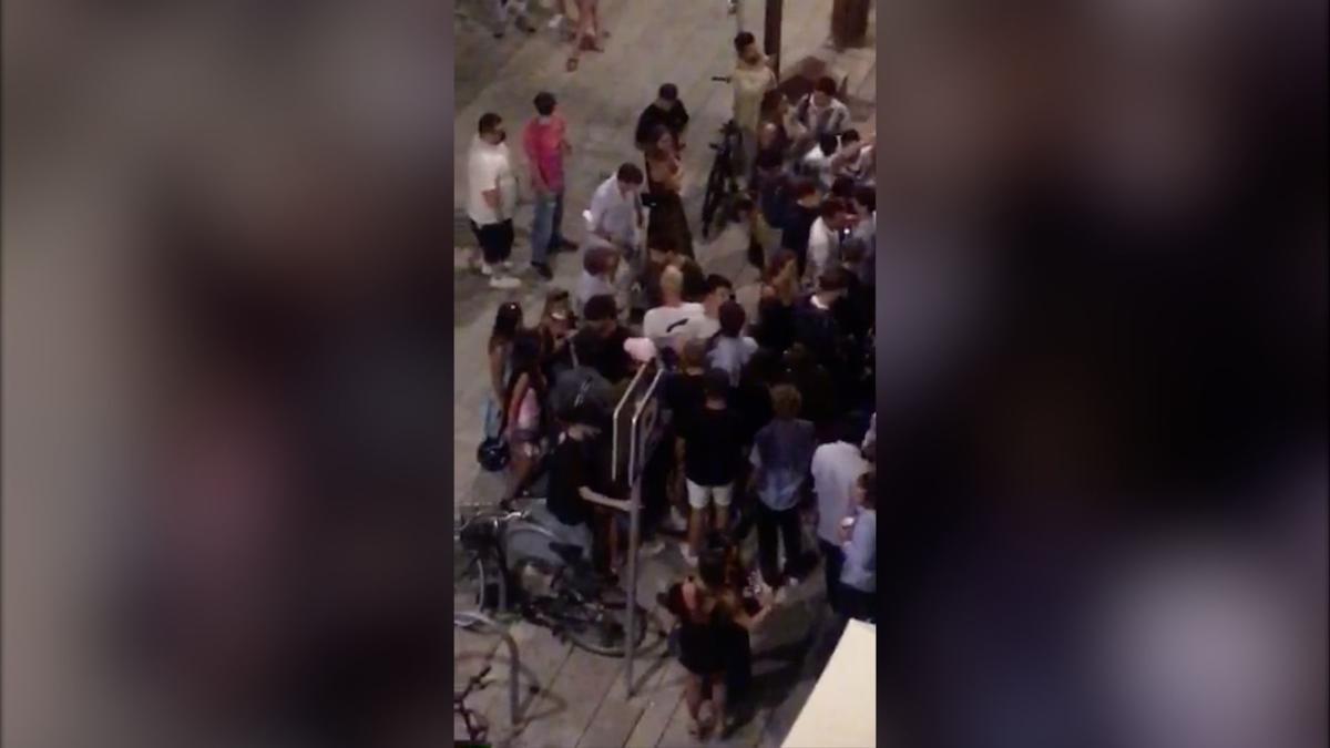 Quejas por los continuos botellones en el Puerto de Ibiza