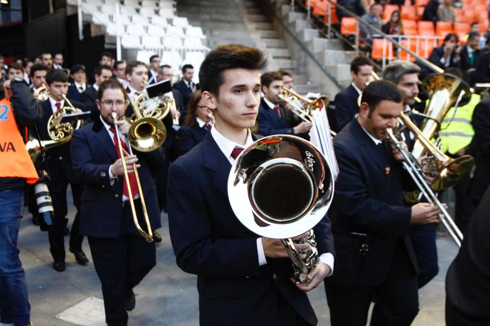 'L'entrà' de la Unión Musical Alcublana recibe a los héroes del Camp Nou