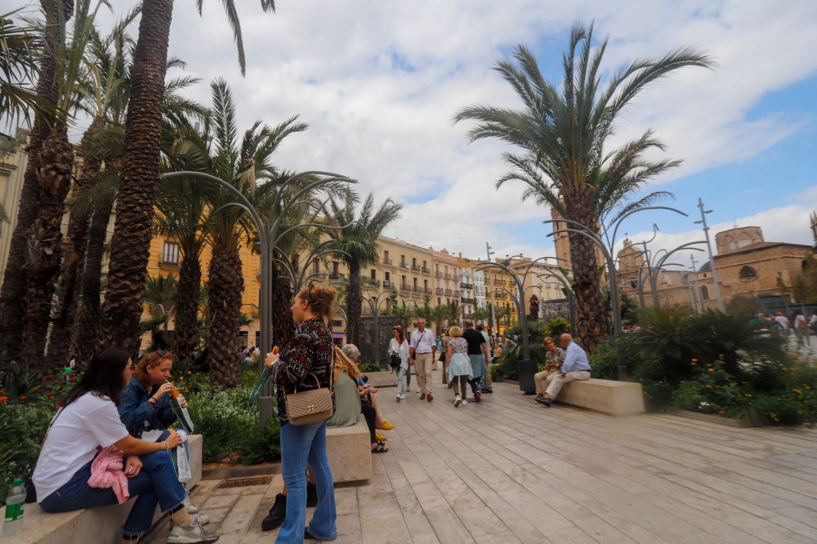 Ambiente en las calles de València el 9 d'Octubre
