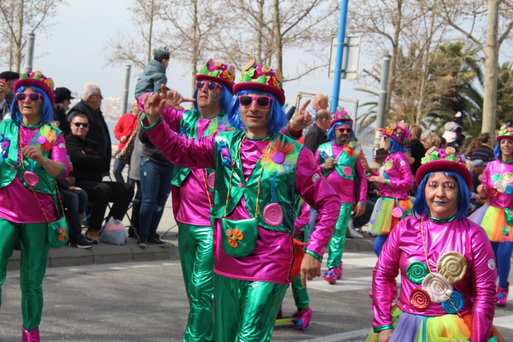 Roses viu un carnaval pletòric de gent i bon temps