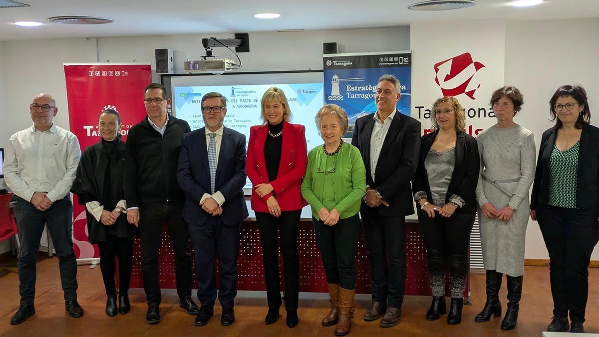 Agentes firmantes del pactio pionero de la economía azul en Tarragona.