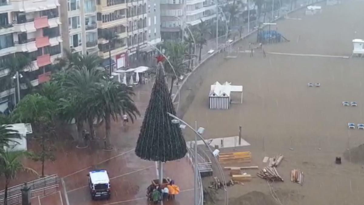 Lluvia en Las Canteras (26/11/21)