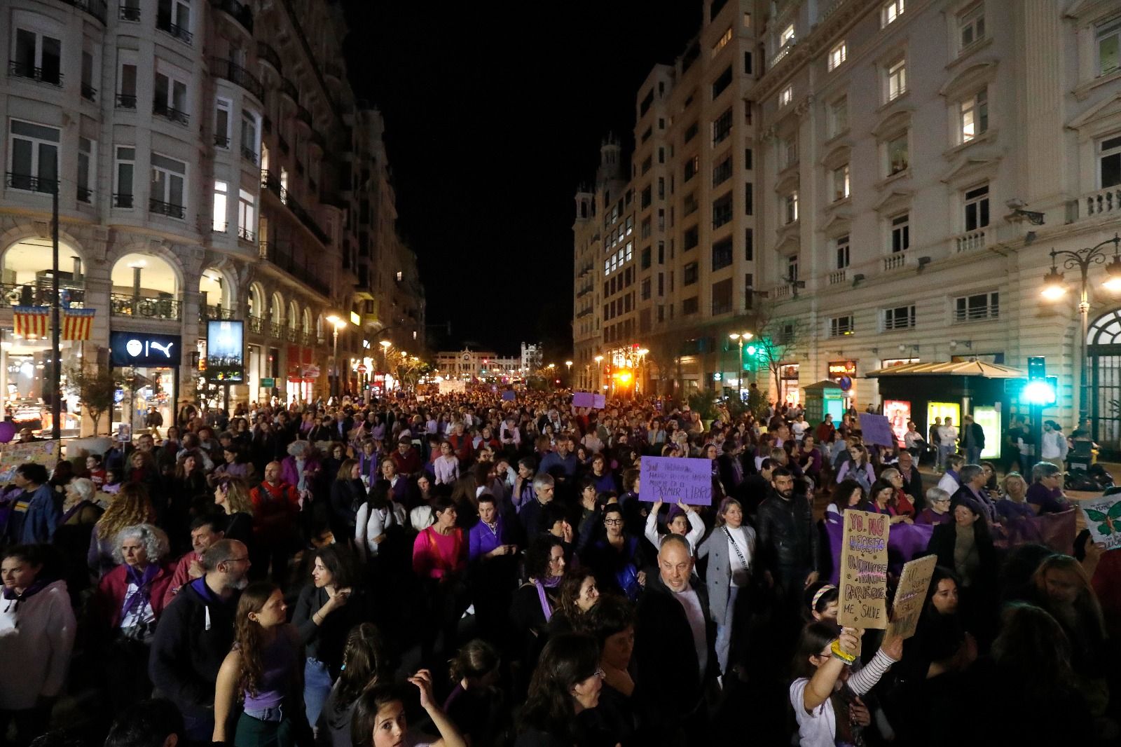 La manifestación de la Coordinadora Feminista de València para celebrar el 8 M