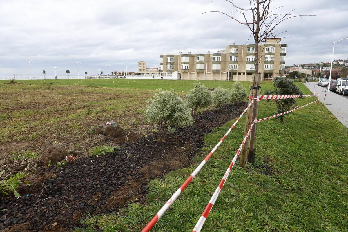 Entorno de la playa verde, ya en obras.