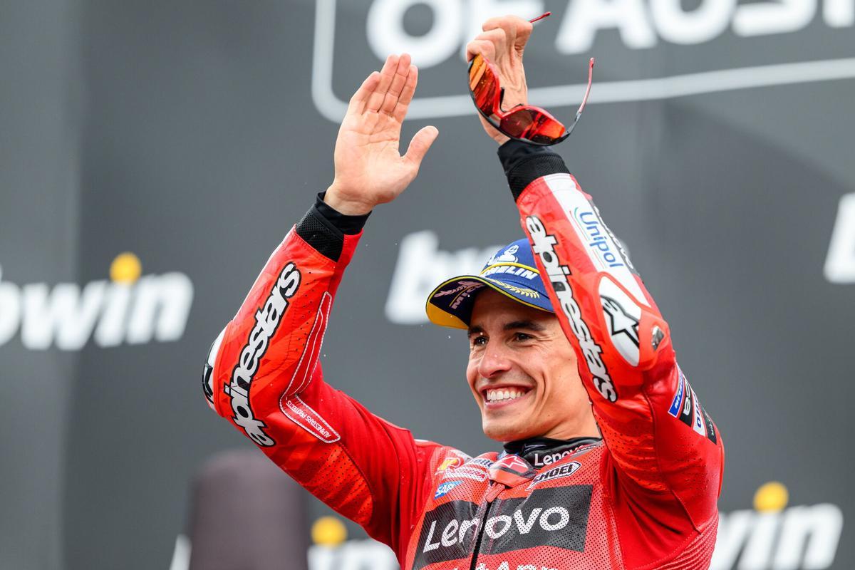 SPIELBERG (Austria), 17/08/2025.- First placed Ducati Lenovo Team Team Rider Marc Marquez of Spain during the winning ceremony after the MotoGP of Austria at the Red Bull Ring in Spielberg, Austria, 17th August 2025. (Motociclismo, España) EFE/EPA/MAX SLOVENCIK