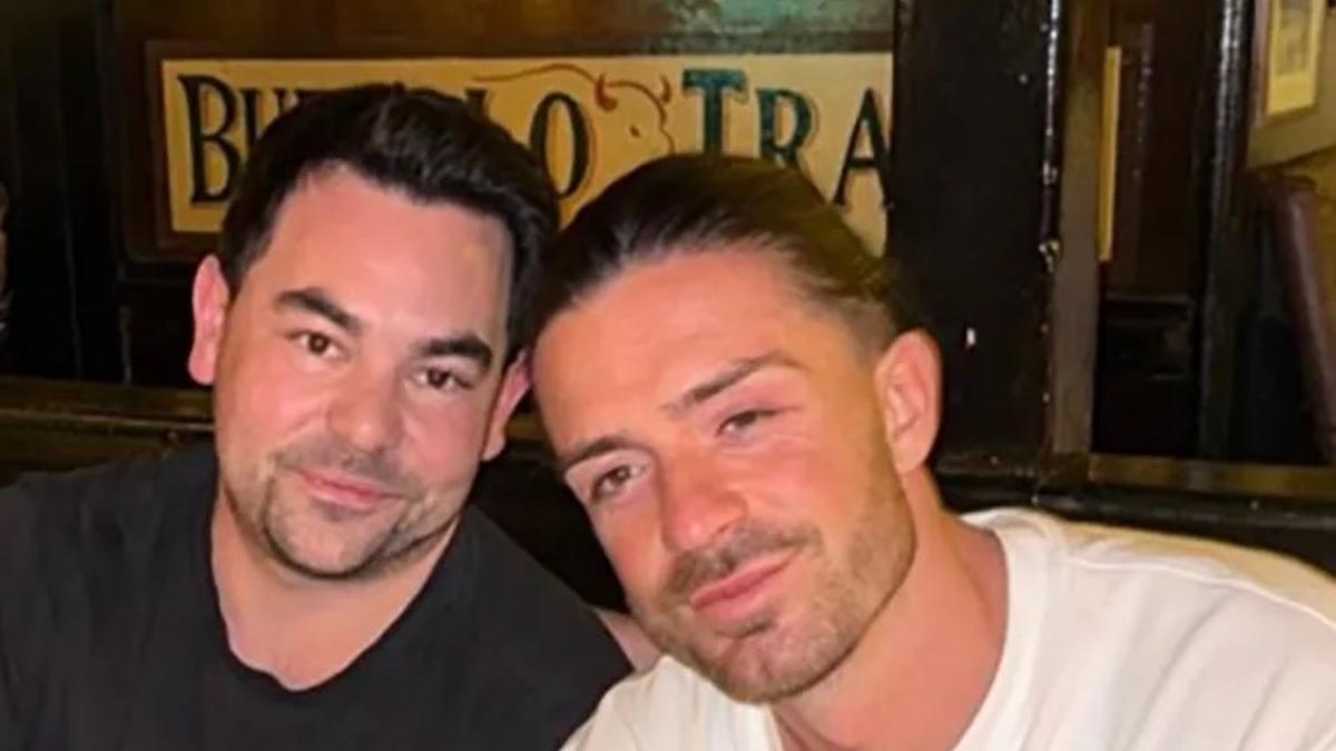 Jack Grealish de cervezas en un pub en Dubái.