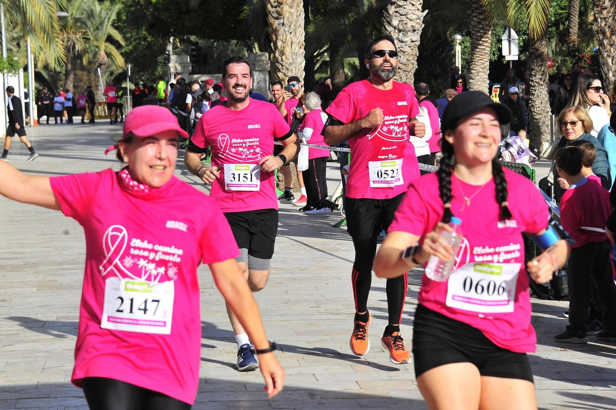 Una marea rosa imparable contra el cáncer de mama en Elche