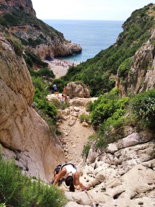 Mil peripecias para llegar a las calas de la Marin