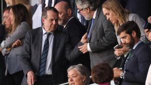 Abel Caballero y José Manuel Rodríguez Uribes, ante la mirada de Rafael Louzán ayer en el palco de Balaídos