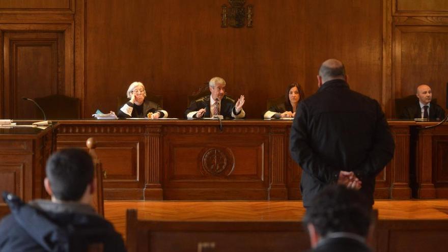 El acusado, esta mañana en la Audiencia de Pontevedra. // G. Santos